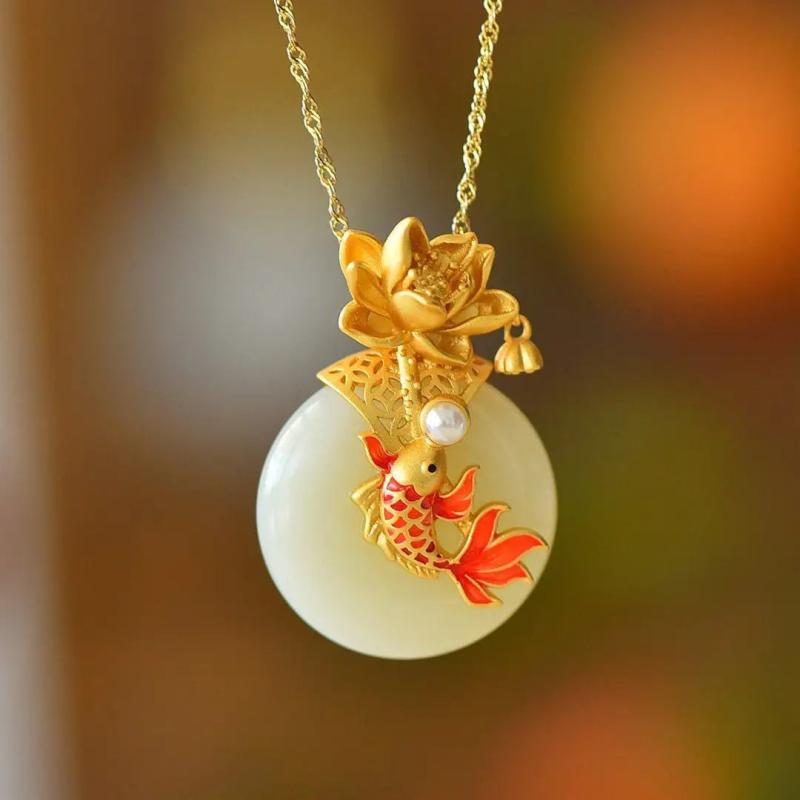 Vintage Hetian Jade Circular Pendant Clavicle Chain Necklace