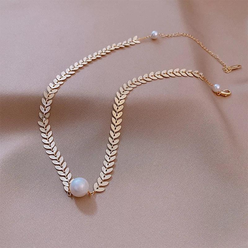 Chic Hip-hop Pearl Leaf Necklace for Women