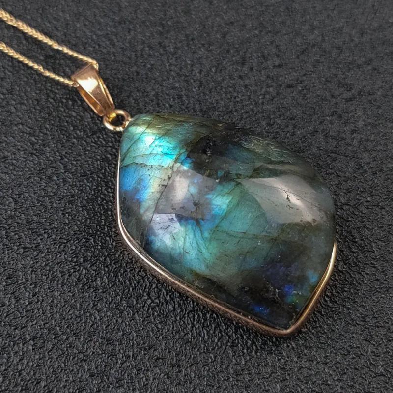 Natural Flash Labradorite Crystal Rough Stone Pendant Moonstone Charm Necklace