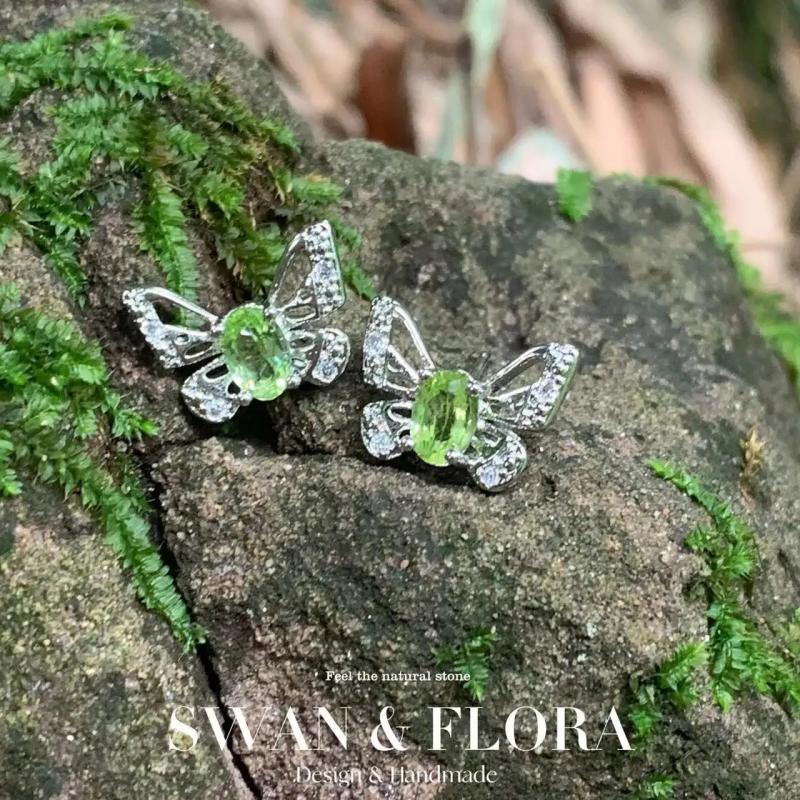 Peridot Stud Earrings 925 Silver Vintage Gift Jewelry