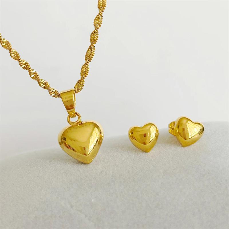 Women's Heart Pendant Necklace and Stud Earrings Set