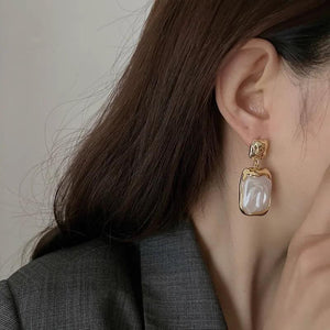 Vintage Baroque Pearl Large Earrings Metal Folding Pattern High-End Earrings