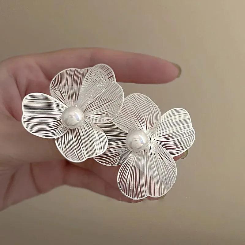 Metal Flower Pearl Earrings European Style Stud Earrings