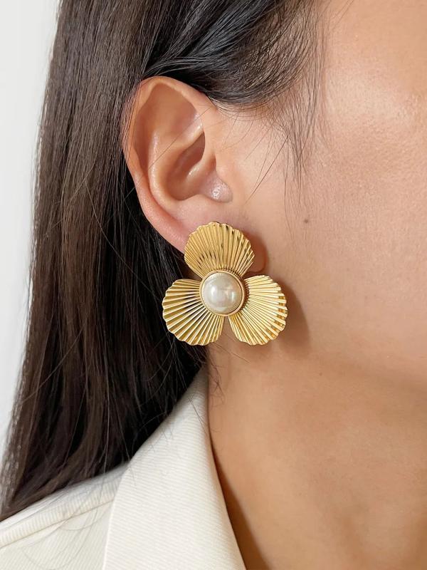 Peri'sbox Fan Shape Stud Earrings with Simulated Pearl