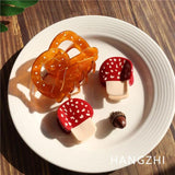 Red Mushroom Hair Clip Retro Laugenbrezel Shark Hair Claw