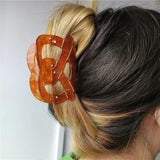 Red Mushroom Hair Clip Retro Laugenbrezel Shark Hair Claw