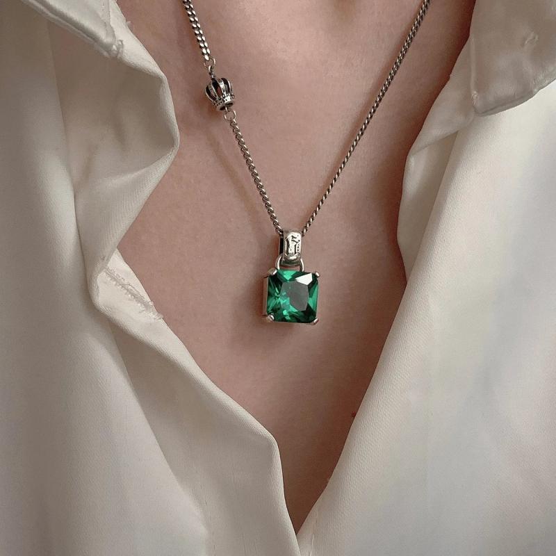 Square Green Crystal Retro Thai Silver Ladies Pendant Necklace