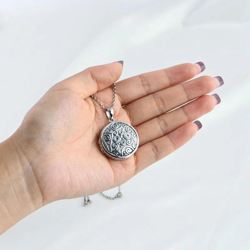 Vintage Alloy Locket Necklace Photo Box Pendant Men's and Women's Round Mini Box