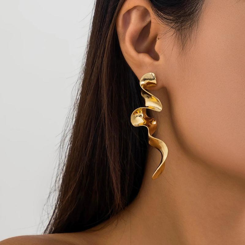 Vintage Metal Twisted Long Drop Earrings for Women Geometric Waves Jewelry
