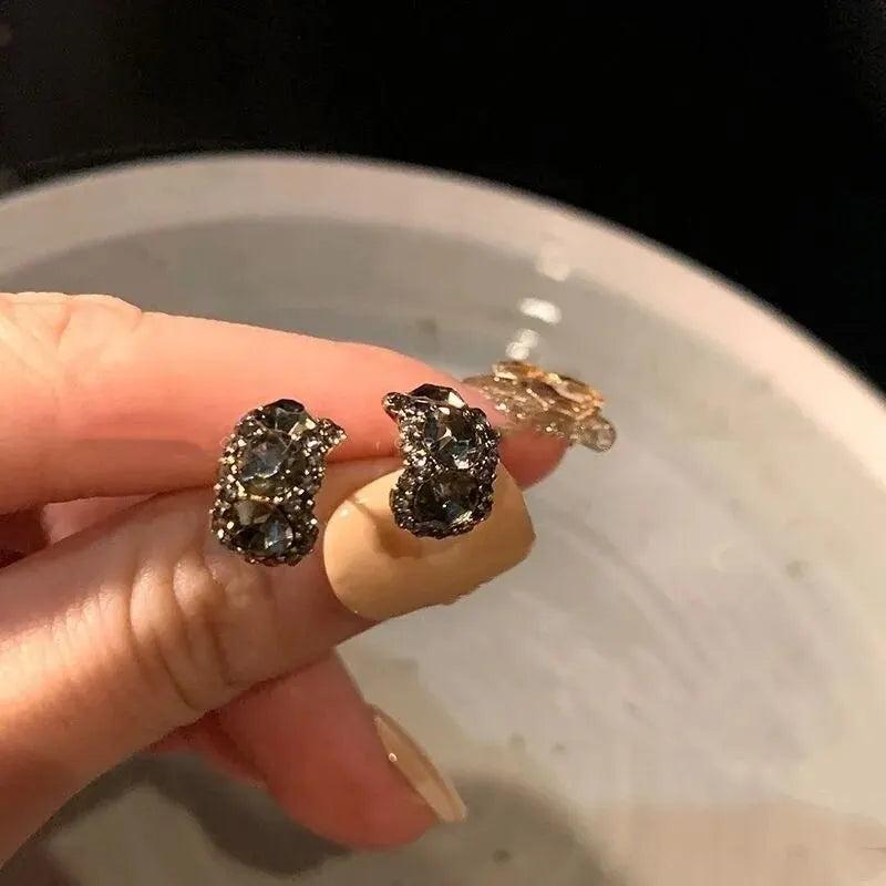 French Retro Round Electroplated Needle Cold Light Earrings