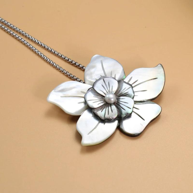 Mother of Pearl Shell Flower Shape Pendant Necklace Charm Jewelry Gift