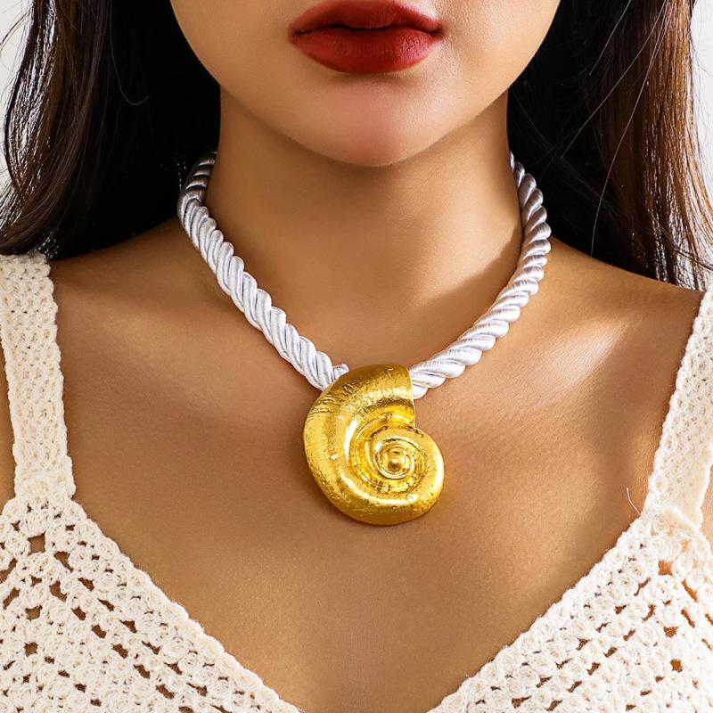Metal Big Conch Snail Pendant Choker Necklace for Women
