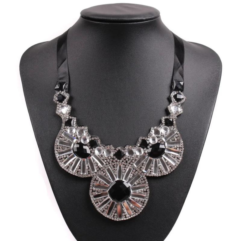 Chunky Flower Crystal Pendant Choker Necklace for Women
