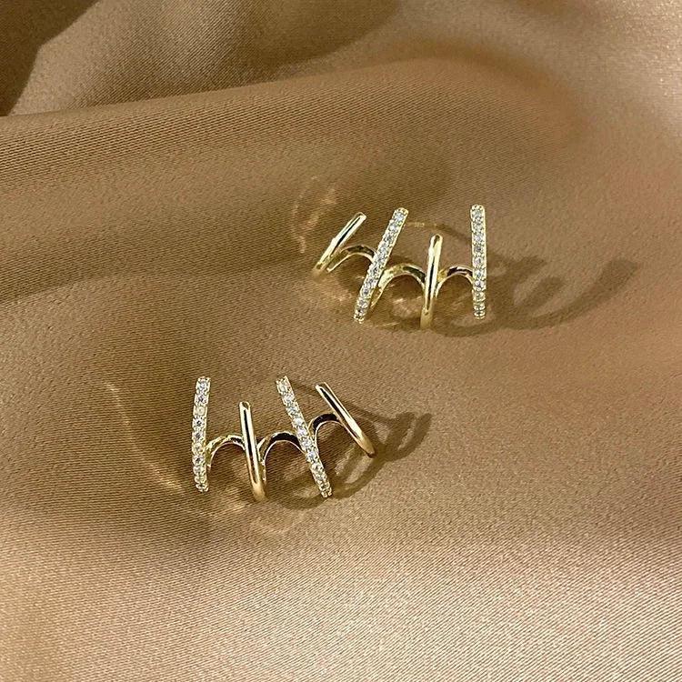 Bright Crystal Unusual Claw Stud Earrings Ear Piercing Hook Irregular Pearl