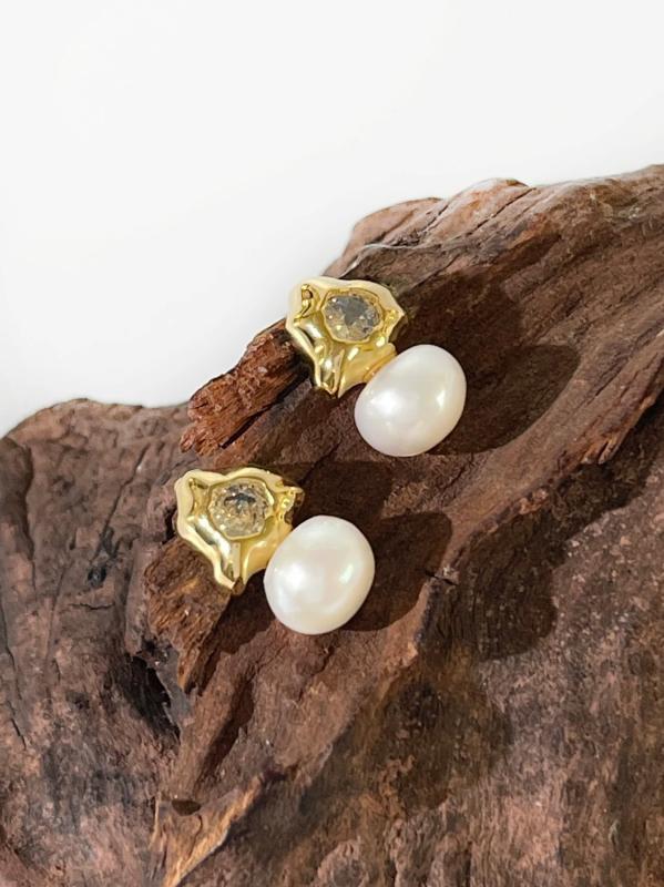 Peri'sbox Gold Triangle Cz Freshwater Pearl Stud Earrings