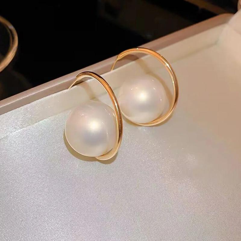 Silver Needle Pearl C-Shaped Earrings