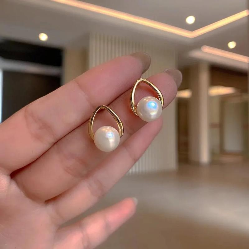 High Class Natural Freshwater Pearl Earrings for Women