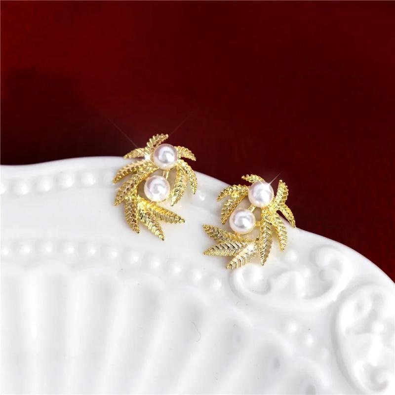 French High Stereoscopic Leaf Texture Pearl Delicate Earrings