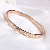 Unique Circle of Leaves Bracelet For Women