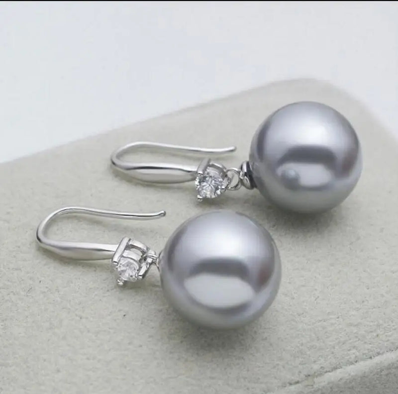 Mother of Pearl Grey Shell Pearl Earrings Small Fresh Red Earrings 14mm