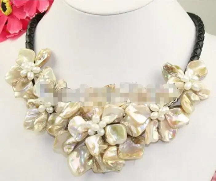 Mother of Pearl Flower Pendant Necklace Ivory