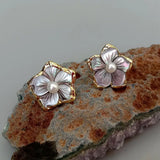KKGEM 20mm Sea Shell Carved Flower Stud Earrings
