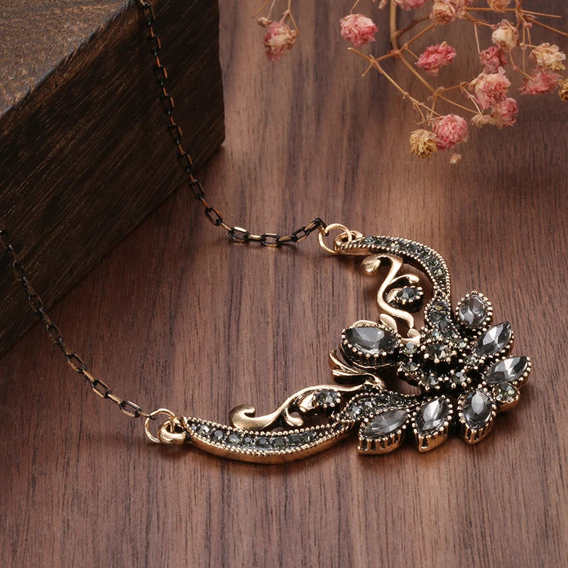 Kinel Gray Crystal Flower Pendant Necklace Vintage Jewelry