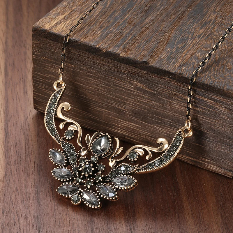 Kinel Gray Crystal Flower Pendant Necklace Vintage Jewelry