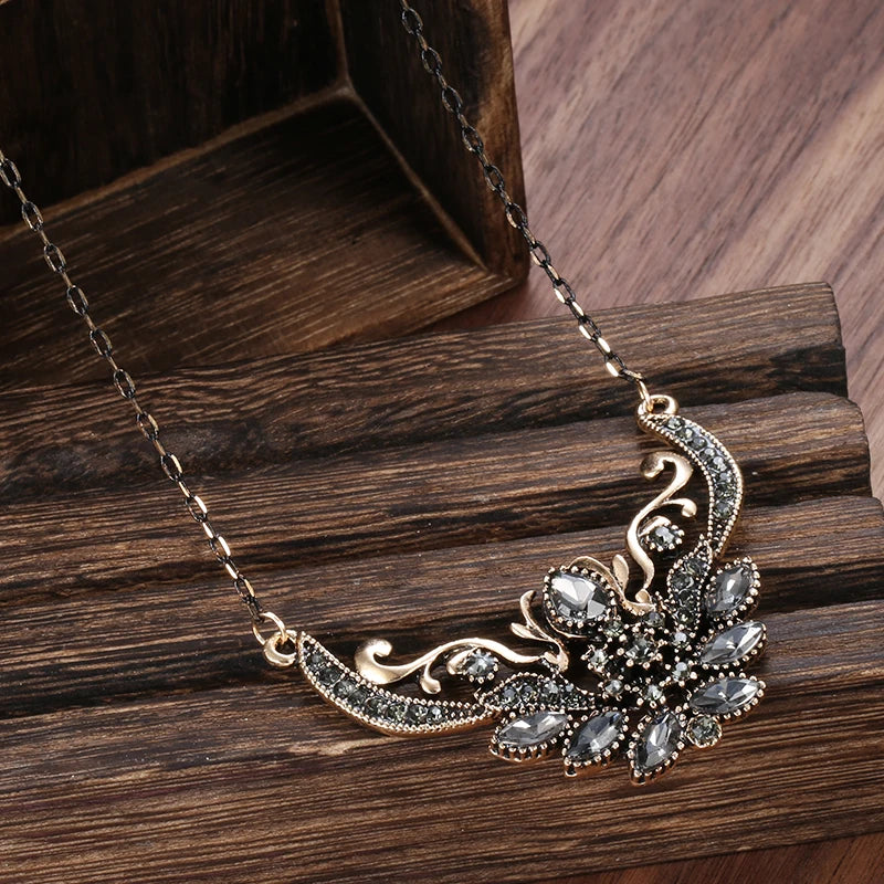 Kinel Gray Crystal Flower Pendant Necklace Vintage Jewelry