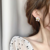 Pearl Flower Clip on Earrings Daisy Shape Clip Earrings Without Piercing