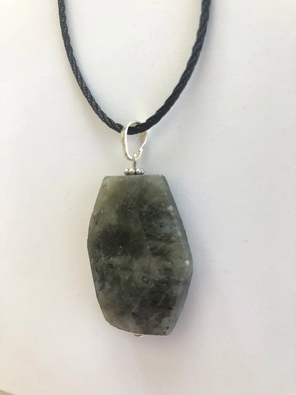 Labradorite Stone Necklace - Awaken Talents