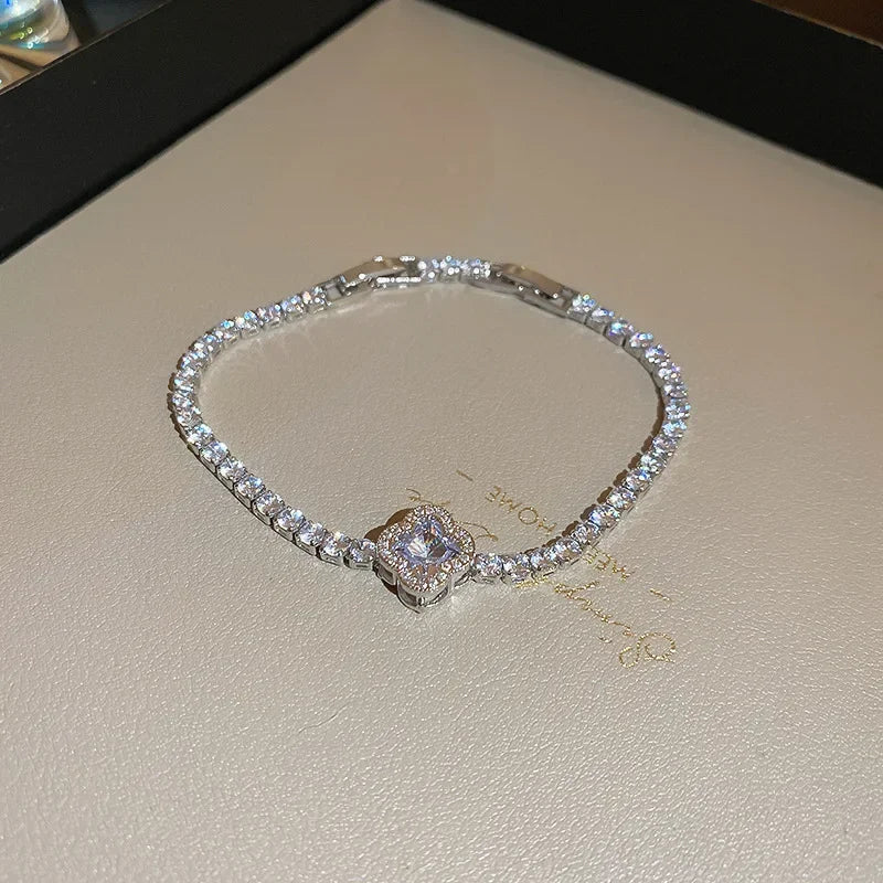 Small Flower Zircon Bracelet High-grade Sense of Hand Jewelry