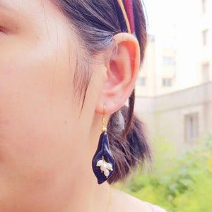 Calla Lily Goldstand Stone Pearl Drop Earrings