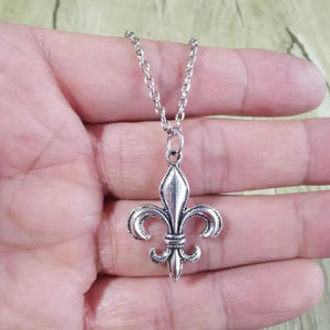 Lis Lily Flower Necklace Vintage Gothic