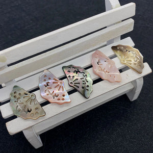 Vintage Seawater Shell Fan-shaped Pendant Necklace