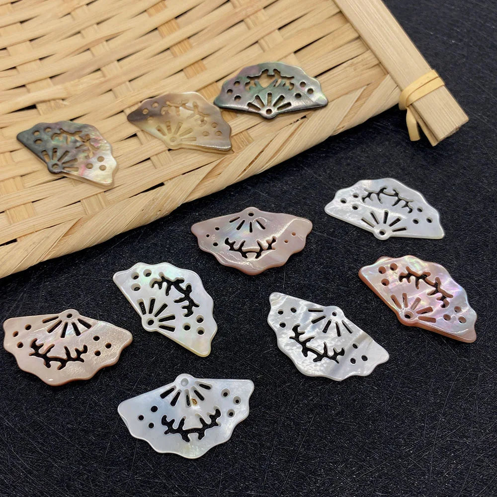 Vintage Seawater Shell Fan-shaped Pendant Necklace