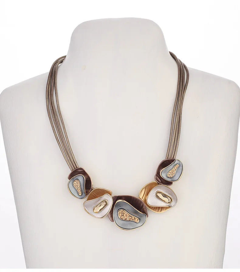 Crystal Pendant Necklace For Girls Women Choker Chunky Statement Necklace