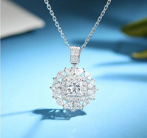 Female Snowflake Zircon Pendant Necklace with Clavicle Chain
