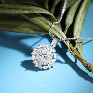 Female Snowflake Zircon Pendant Necklace with Clavicle Chain