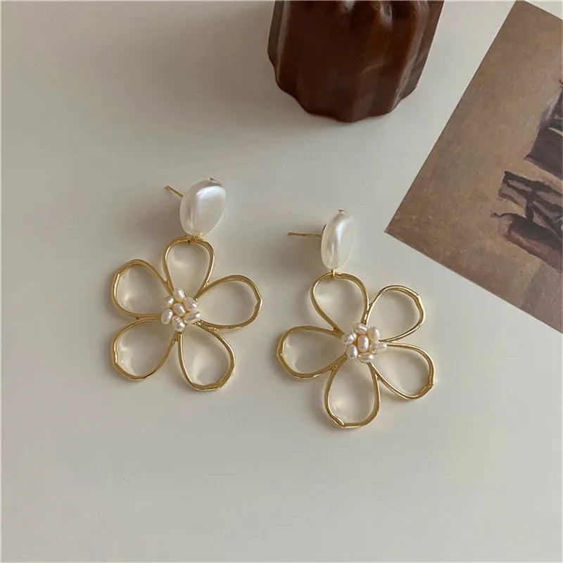 Metal Flower Pearl Earrings European American Style Stud Earrings