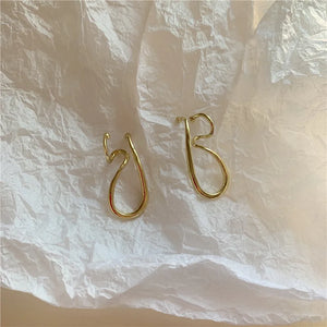 Metallic Geometric Curve Pendant Clip Earrings