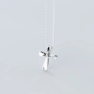 925 Sterling Silver Geometric Line Knot Pendant Necklace