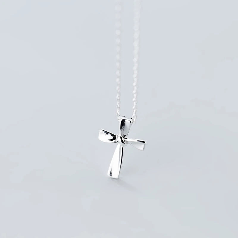 925 Sterling Silver Geometric Line Knot Pendant Necklace