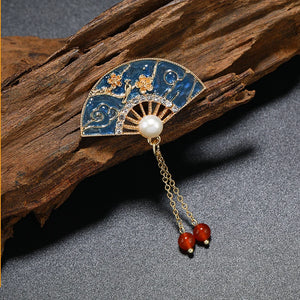 Muylinda Vintage Flower Brooch with Pearls Pendant
