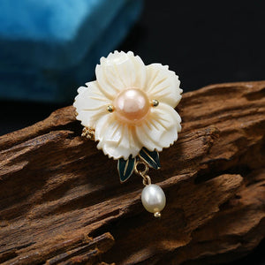 Muylinda Vintage Flower Brooch with Pearls Pendant