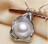 Charming 10-11mm South Sea Pearl Leaves Pendant Necklace