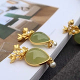 Natural Hetian Jade Qinghai Green Pendant with Shell Pearls