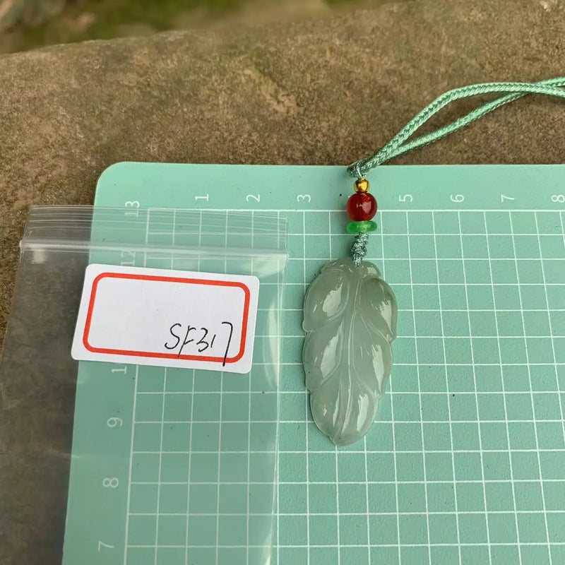 Natural Myanmar Emerald Jadeite Leaf Pendant Necklace Gift Women Jewellery