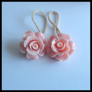 Pink Conch Shell Carved Flower Earrings, 12x7mm