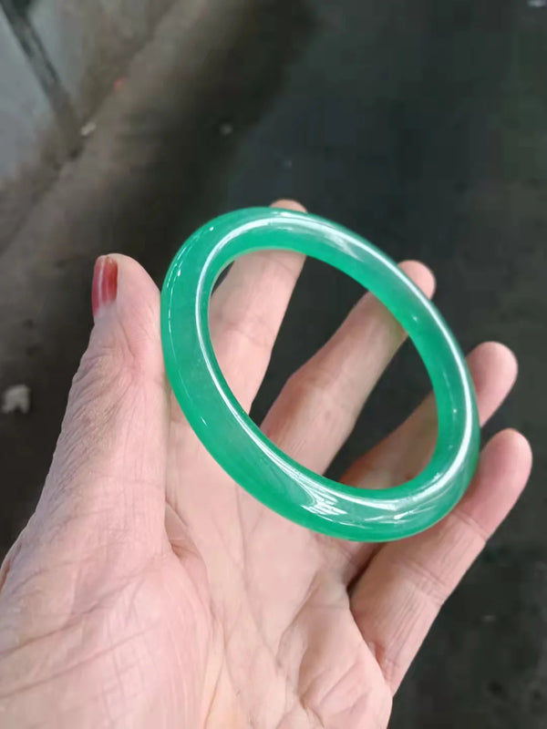 Natural Green Chalcedony Bracelet - Fresh Round Design